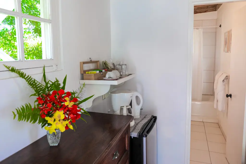 hillside tea coffee & bathroom